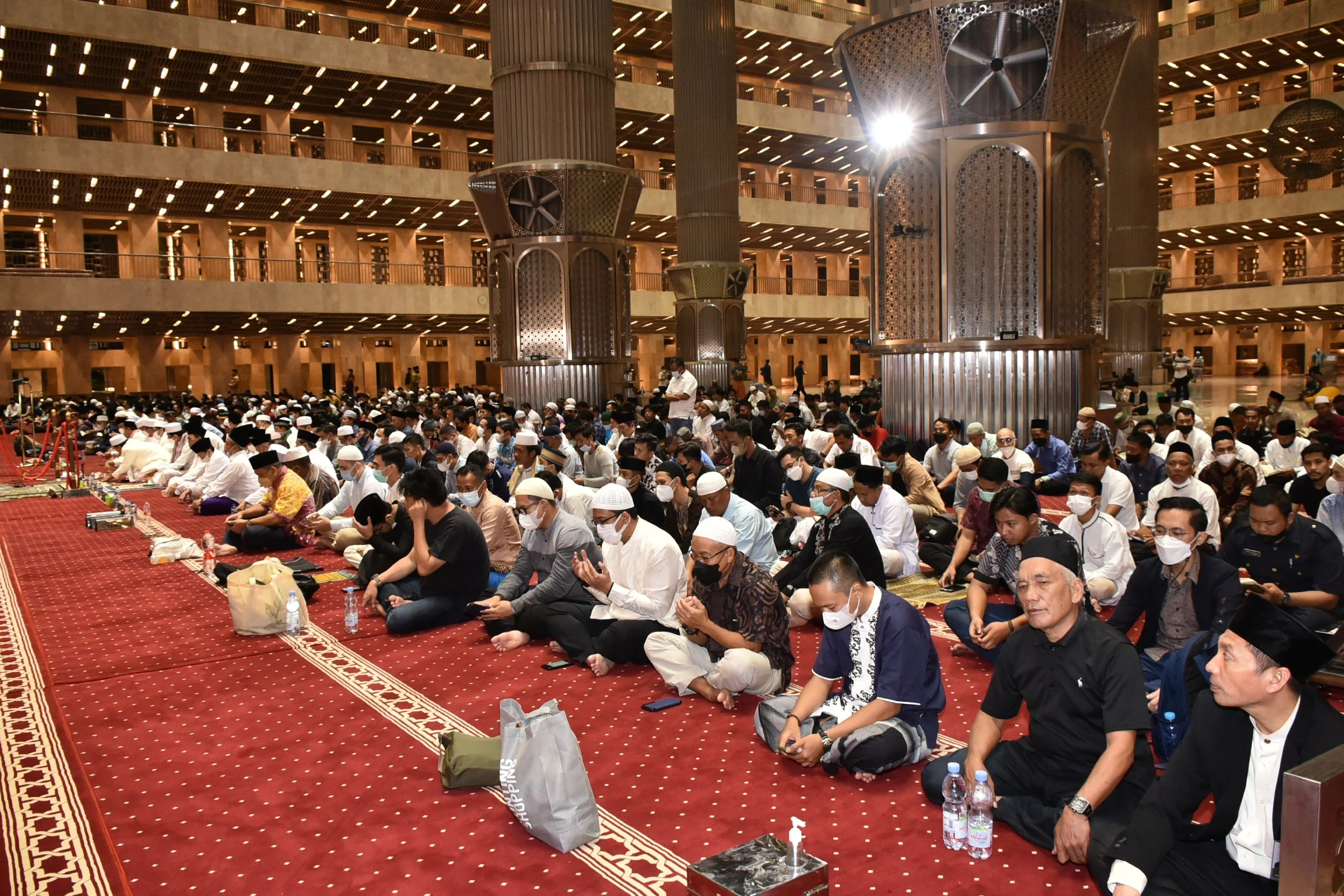 Suasana Malam Nisfu Sya'ban 1443 H di Masjid Istiqlal (Credit istiqlal.or.id)