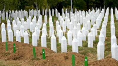 Makam korban pembantaian Srebrenica pasca Perang Dunia II.