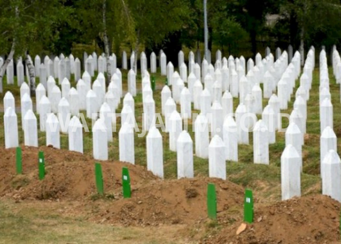 Makam korban pembantaian Srebrenica pasca Perang Dunia II.