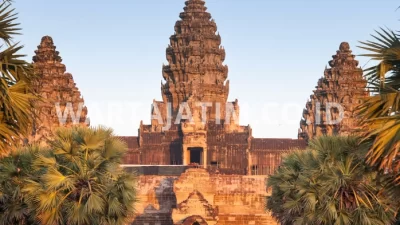 Angkor Wat, bangunan keagamaan terbesar di dunia yang ada di Kamboja