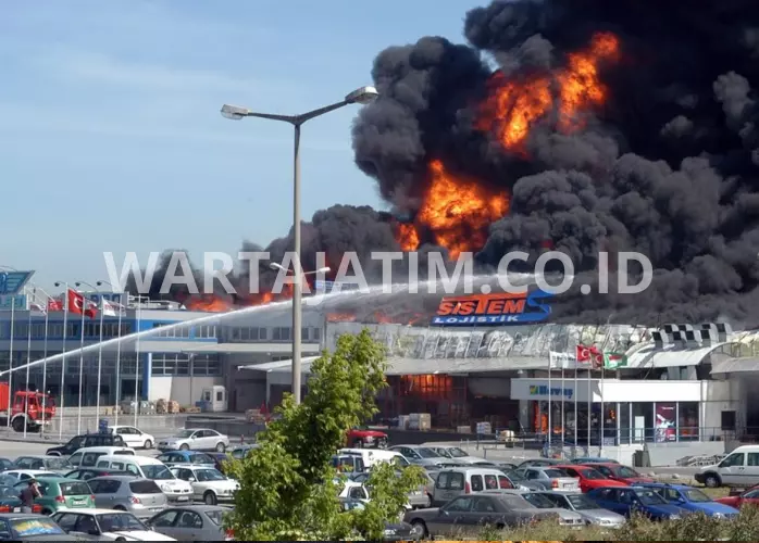 Bandara Internasionl Ukraina terkena serangan rudal dari Rusia.