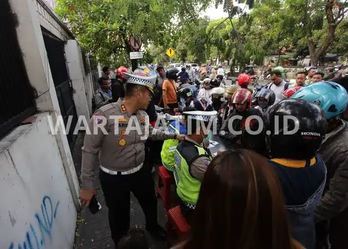 Polisi di Surabaya Mengamankan 20 Kendaraan Tanpa STNK Melalui Tilang Manual