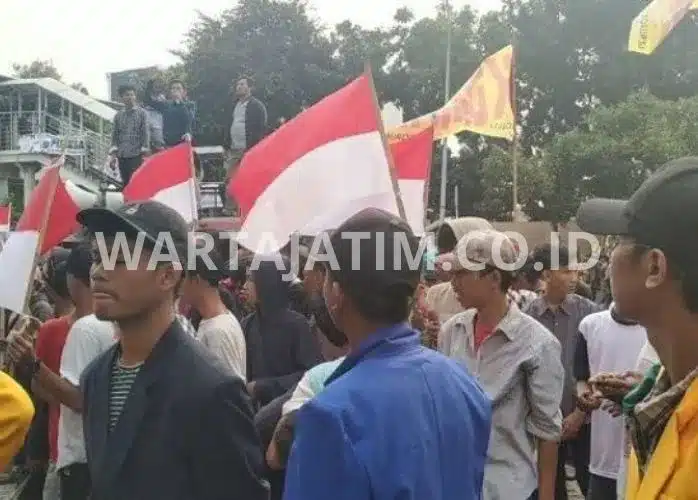 Jas Almet: Simbol Eksklusivitas Mahsiswa dalam Aksi.