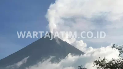 Erupsi Gunung Mayon.