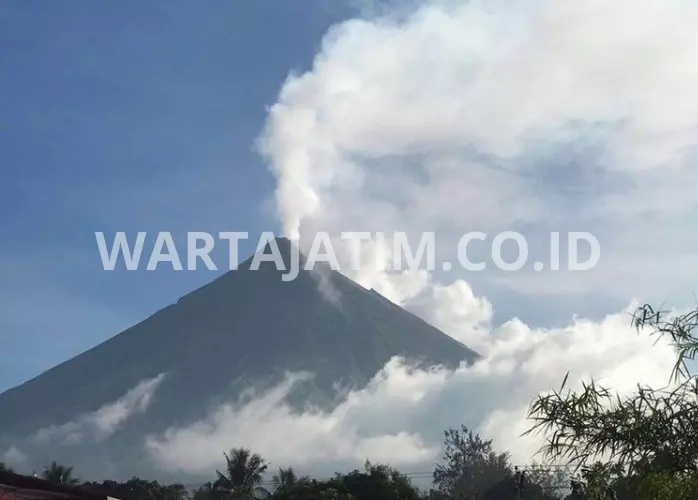 Erupsi Gunung Mayon.