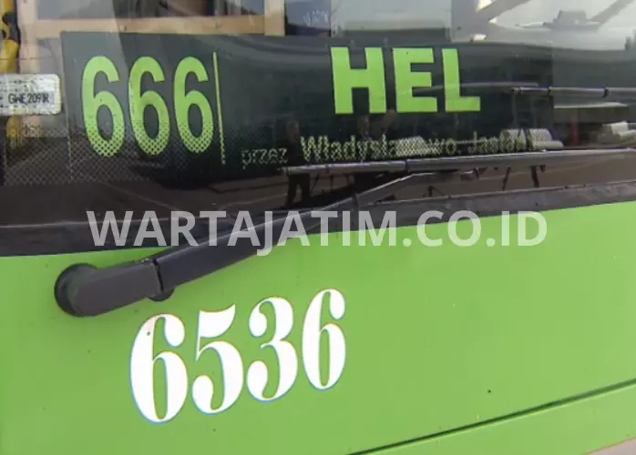 Bus dengan nomor 666 yang diyakini merupakan nomor representatif iblis.