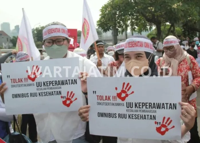 Tolak RUU Kesehatan: Alasan dari Dokter dan Nakes.