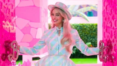 Margot Robbie dalam film "Barbie" yang akan tayang di bulan Juli.