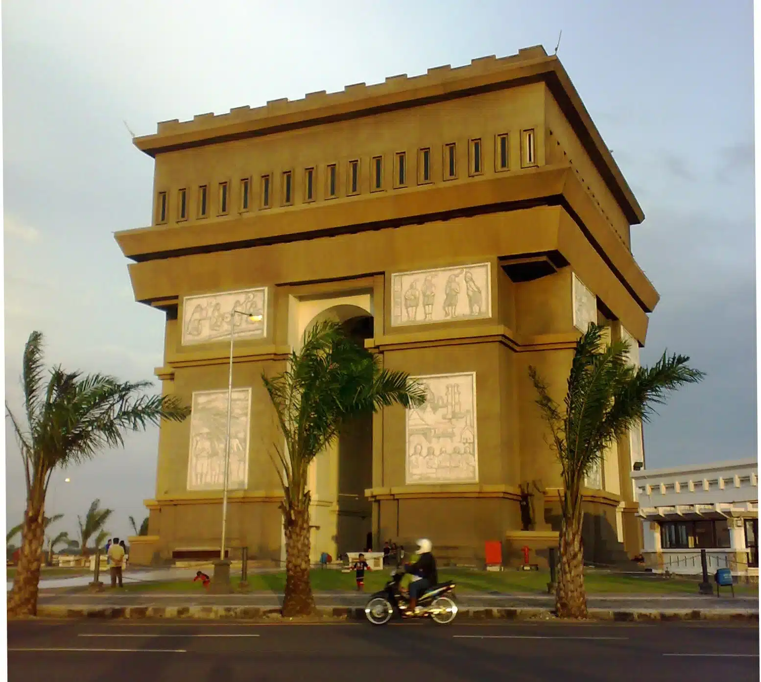 Pesona Simpang Lima Gumul Kediri