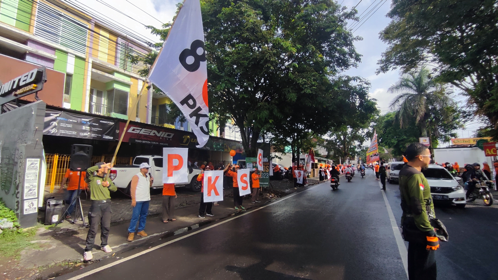 Kader PKS Kota Malang gelar flashmob untuk menyapa masyarakat kota Malang sekaligus menyampaikan program yang diusung PKS