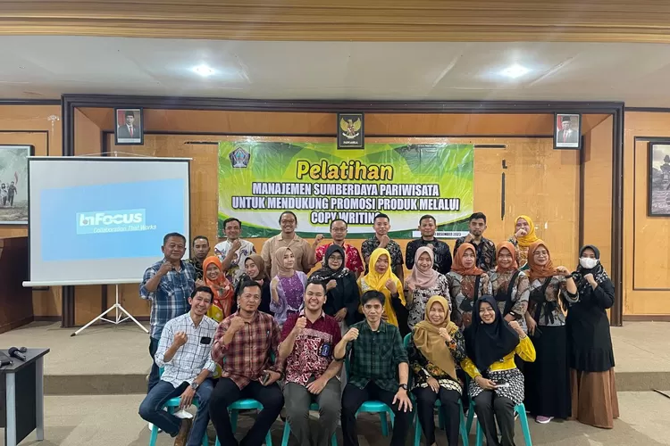 Pelatihan Manajemen Sumberdaya Pariwisata untuk Mendukung Promosi Produk melalui Copywriting di Gedung Bhakti Budaya Disbudpar Kabupaten Blitar, Kamis, 7 Desember 2023. (Foto: Dokumentasi Disbudpar Kabupaten Blitar)