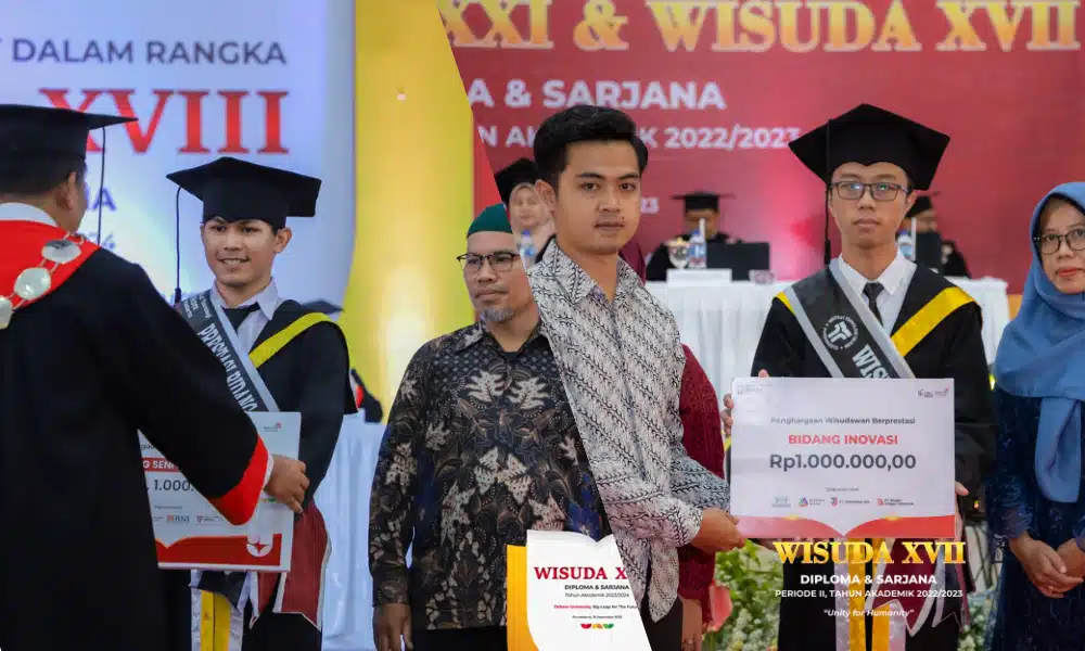 2 wisudawan terbaik institut telkom purwokerto