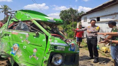 Tragis! Pengemudi Odong-Odong Tertabrak Kereta Api dan Tewas di Tempat