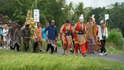 Wajib Tahu! Etika Kesopanan Khas Jawa Timur: Cermin Kehalusan dan Kearifan