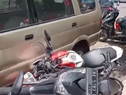 Viral! Mobil Panther Tabrak Belasan Motor di Ponorogo