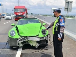 Kecelakaan Maut di Tol Porong Sidoarjo: Porsche Tabrak Grand Livina