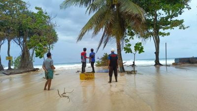 Dampak Gelombang Tinggi Ombak - Sumber: travel.kompas.com | (Dok. BPBD Kabupaten Malang)