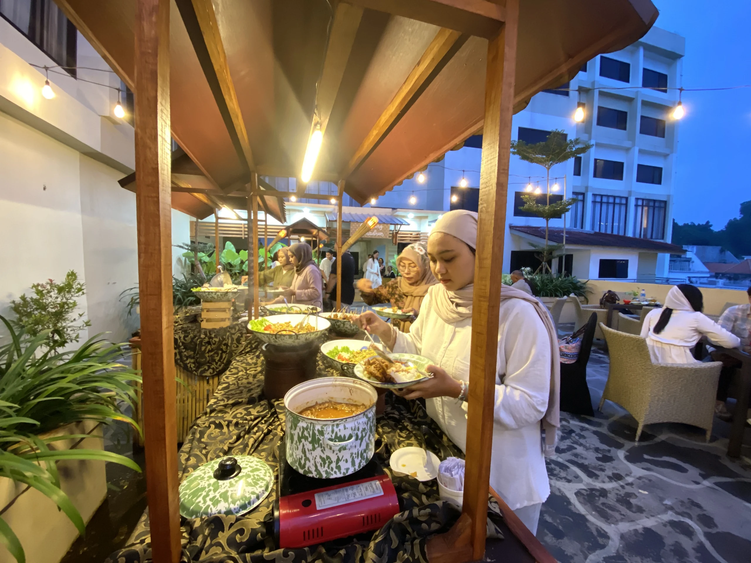 berbuka puasa di waroeng ramadhan, Regents Park Hotel Malang