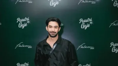 Reza Rahadian Gay