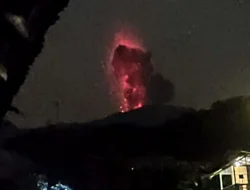 Update! Gunung Marapi Erupsi 4 Kali dalam Sehari, Bandara Minangkabau Ditutup