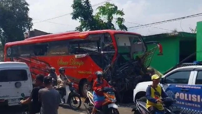 Tabrakan Bus dan Truk di Singosari Malang (Dok. Istimewa)