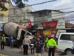 Kecelakaan Truk Molen di Gadang, Malang: Tabrak Motor, Tiang, dan Warung Pecel