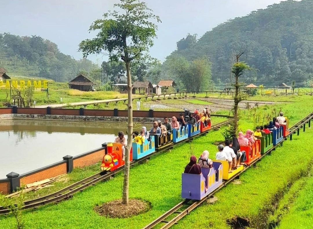 Wahana permainan menarik Sumber Gempong