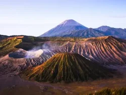 Bromo: Evakuasi Mobil Terjebak Air