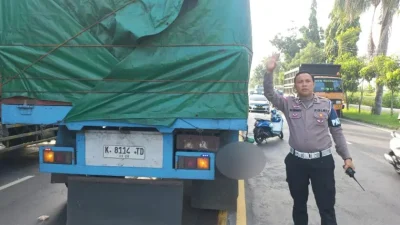 Kecelakaan Truk Gandeng dan Motor di Lamongan Hari Ini Tewaskan Satu Korban