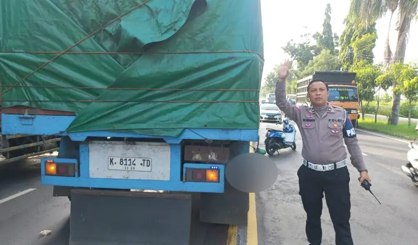 Kecelakaan Truk Gandeng dan Motor di Lamongan Hari Ini