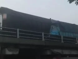 Kecelakaan Truk di Tol Dupak Surabaya Menewaskan Sopir di Tempat Kejadian