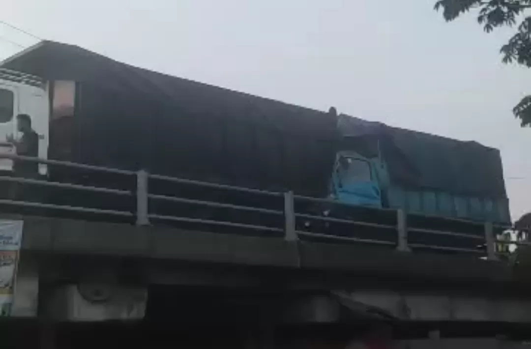 Kecelakaan di Tol Dupak Surabaya Menewaskan Satu Orang