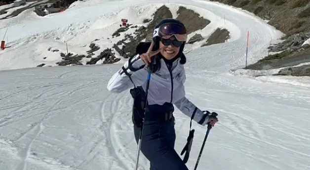 Pada 14 April 2024, saat libur Lebaran, Dian Sastro membagikan serangkaian foto liburannya bermain ski di Swiss melalui akun media sosial pribadinya. Namun, kegembiraan yang diungkapkan segera memancing kembali memori kelam yang melibatkan mertua Dian Sastro.