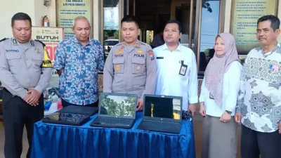 siswa mencuri laptop di Pagelaran Malang