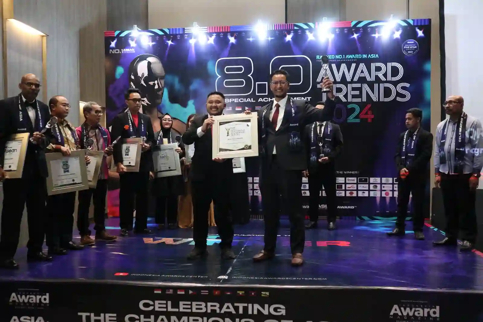 Penghargaan di kategori “The Best Sustainable Business Inspirator 2024” kali ini merupakan bukti dedikasi dan kerja keras Iqrok dalam mendorong transformasi bisnis di seluruh Indonesia.