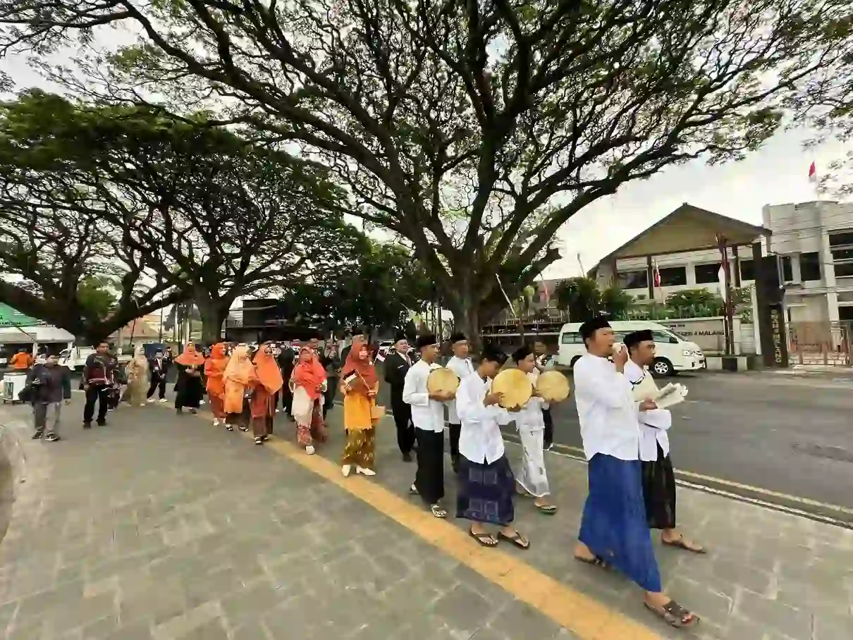 Arak-arakan Hadrah dari Fraksi PKS DRPD Kota Malang