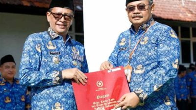 Pj Bupati Pamekasan dan ASN terima Satya Lancana Karya Satya dari Presiden RI