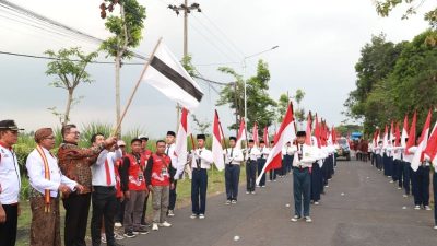 Plt Bupati Malang, Didik Gatot Subroto memberangkatkan Pawai Kirab Budaya dalam rangka memperingati HUT ke-79 RI.