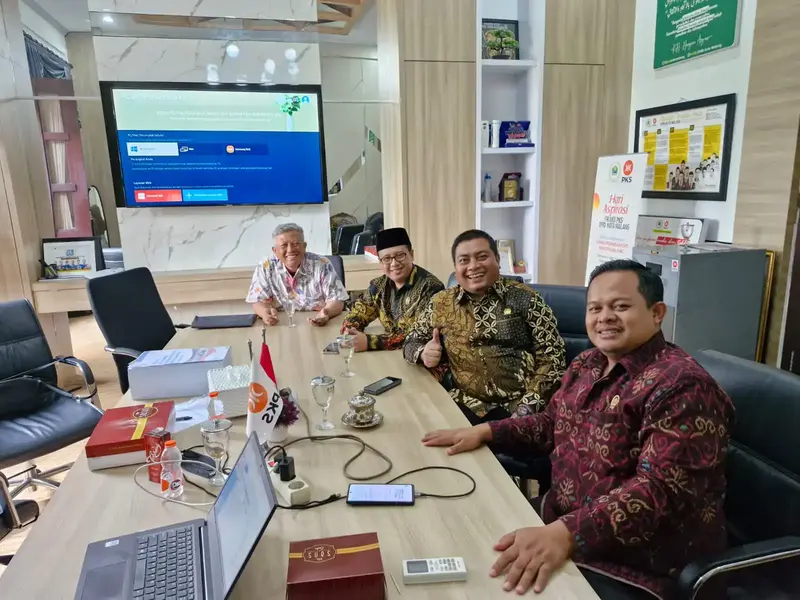 Silahturahmi drh. H. Puguh Wiji Pamungkas, MM., Anggota DPRD Provinsi Jawa Timur dari Fraksi PKS saat melakukan kunjungan ke fraksi PKS DPRD Kota Malang. (dok.Puguh Wiji Pamungkas)