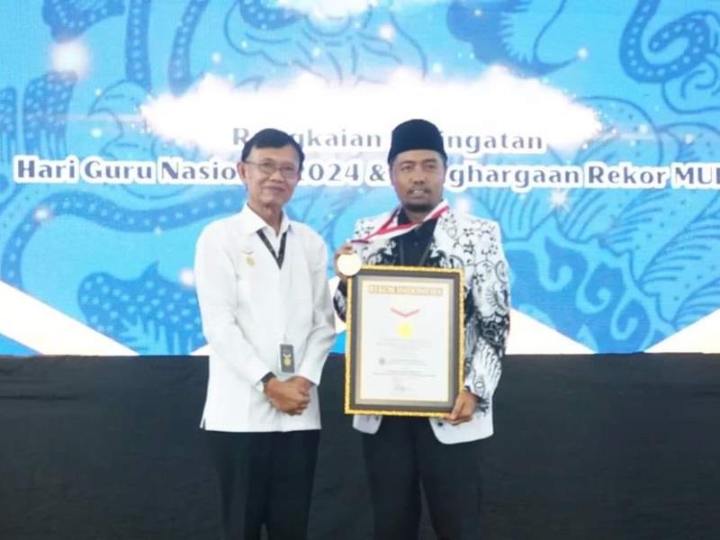 Guru Bangkalan ukir sejarah, pecahkan rekor MURI dengan menulis artikel terbanyak di Indonesia.