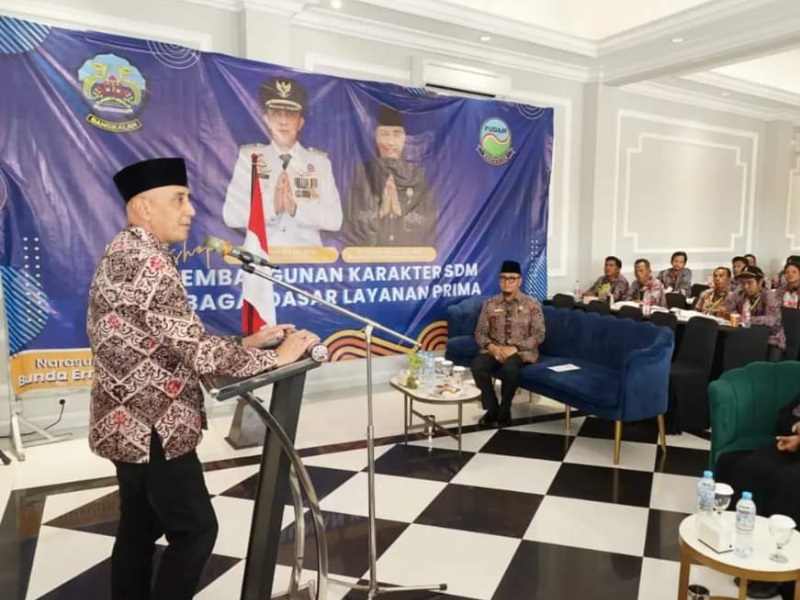 Pesan Pj Bupati Bangkalan pada pegawai PUDAM agar memberikan layanan terbaik.