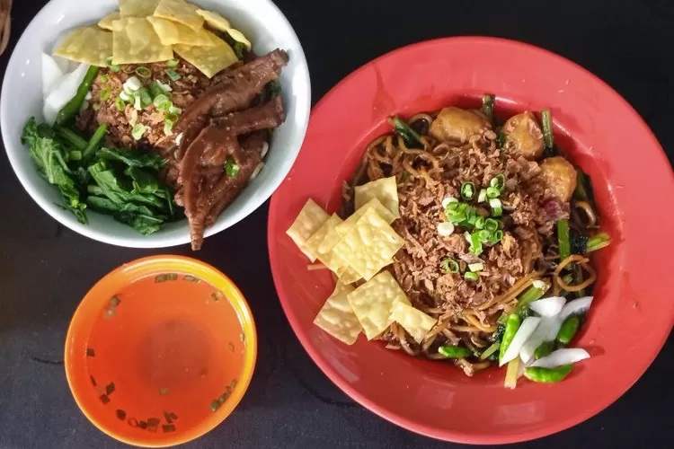 Mie Ayam Mas Don, salah satu kuliner tersembunyi yang mempunyai cita rasa yang unik di pusat Kota Banyuwangi.