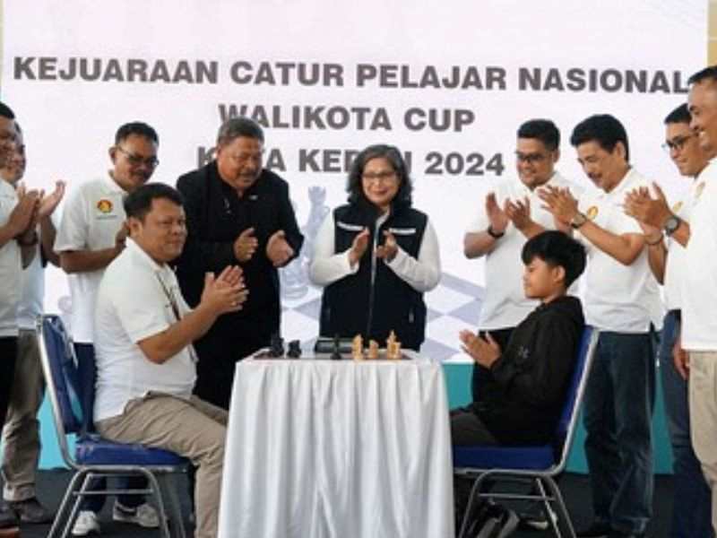 Pj Wali Kota Kediri, meresmikan Kejuaraan Nasional Catur Pelajar Wali Kota Cup yang diikuti sekitar 520 atlet catur dari seluruh Indonesia.