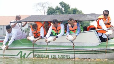 Pj Bupati Nurkholis mengapresiasi kerja sama PT PLN Indonesia Power dalam menjaga kelestarian lingkungan dan ekosistem perairan danau.