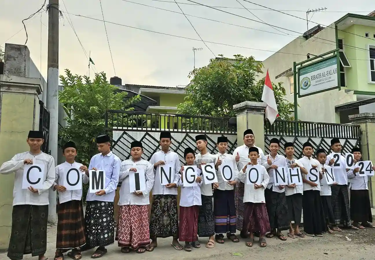 Puguh Wiji Pamungkas bersama santri Pondok Pesantren Bahrul Ulum Tambakberas Jombang