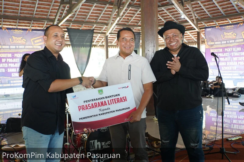 Pj. Bupati Nurkholis Acungi Jempol Gelaran Literasi Musik Road to Rock Legends Festival 2024. (dok.Istimewa)