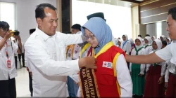 Kukuhkan Pengurus dan Anggota PMR Sekolah/Madrasah se-Kabupaten Pasuruan, Pj. Bupati Nurkholis Gelorakan Semangat Berbagi Kepada Sesama.