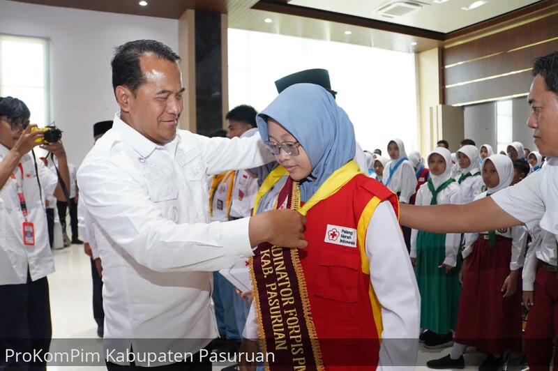 Kukuhkan Pengurus dan Anggota PMR Sekolah/Madrasah se-Kabupaten Pasuruan, Pj. Bupati Nurkholis Gelorakan Semangat Berbagi Kepada Sesama.