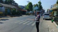 Sat Lantas Polres Batu Cegah Kecelakaan dengan Pengaturan Lalu Lintas di Titik Rawan