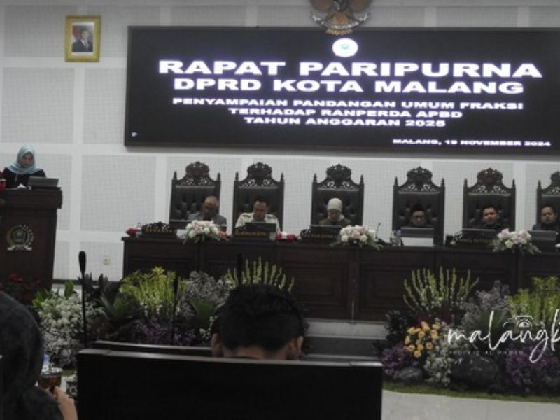 DPRD Kota Malang bahas Ranperda APBD 2025 dengan fokus kesiapan Porprov IX Jatim. Pentingnya perencanaan dan anggaran ditekankan.